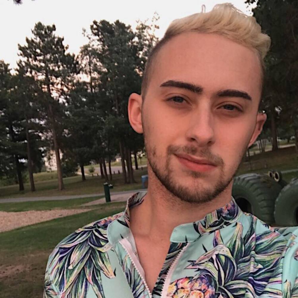 Meet your Posher, Taylor